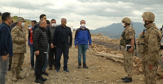 VALİ/BELEDİYE BAŞKAN V. ATİK, ŞİRVAN  BOĞAZTEPE ÜS BÖLGESİNDE MEHMETÇİKLERLE BAYRAMLAŞTI