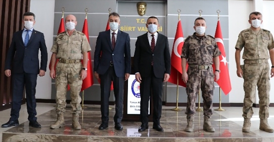 Bitlis Valisi Oktay Çağatay ve Batman Valisi Hulusi Şahin, Vali Osman  Hacıbektaşoğlu'nu Ziyaret Etti