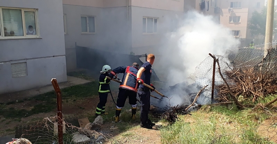 Odunlukta Çıkan Yangın İtfaiye Ekiplerince Söndürüldü