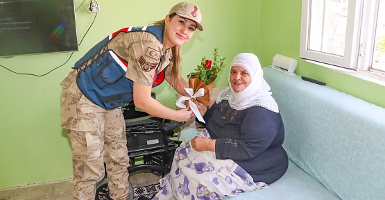 Siirt’te Jandarma Yaşlılar ve Çocukları Sevindirdi