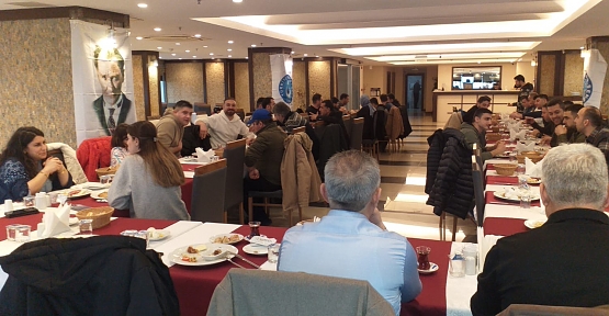 Türk Büro-Sen Siirt Adliyesinde Çalışan Üyelerine Kaynaşma Kahvaltısı Verdi