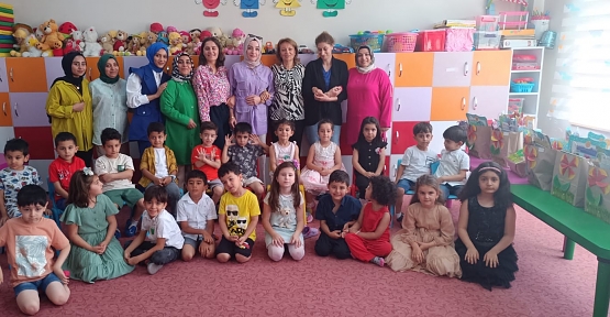 Mehmetçik İlk Okulu Anasınıfı Öğrencilerinin Karne Sevinci