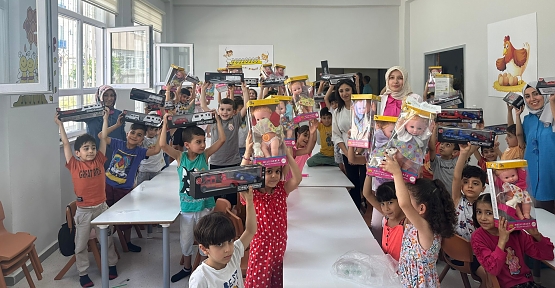 AK Kadınlardan Emine Erdoğan Anaokulu'na Ziyaret