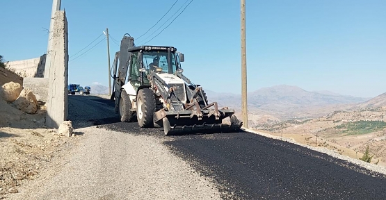 SİİRT’TE KÖY YOLLARI YENİLENİYOR