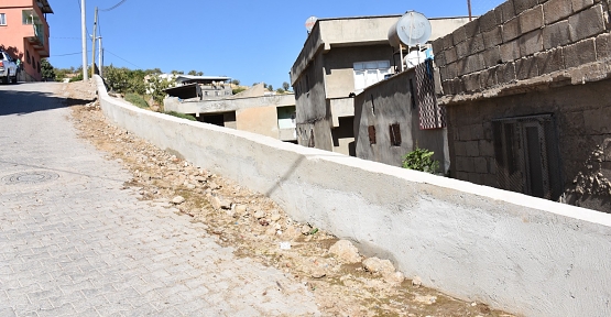 Siirt Belediyesi Fen İşleri Müdürlüğü, İstinat Duvarı ve Merdiven Yapım Çalışmalarını Tamamladı