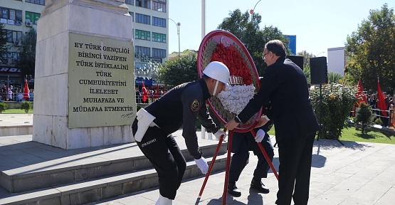 Siirt’te 29 Ekim Kutlamaları Çelenk Sunma Töreni İle Başladı 