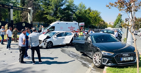 Siirt’te İki Otomobil Çarpıştı: 4 Kişi Yaralandı