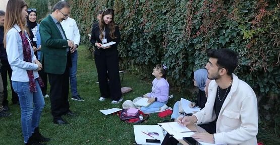 Siirt Ulu Camii’nde Üniversiteli Gençlerle ‘Urban Sketchers’ Buluşması