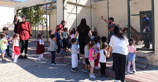 Minik Öğrencilerden Siirt Belediyesi Hayvan Bakım Merkezine Anlamlı Ziyaret