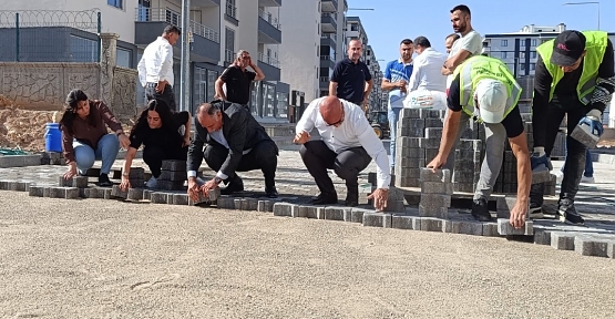 Siirt’te Mahallelerde Kilit Parke Taşı Döşeme ve Kaldırım Yenileme Çalışmaları Hızla Devam Ediyor