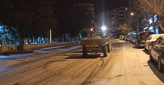 Siirt’te Buzlanmaya Karşı Tuzlama Çalışmaları Aralıksız Sürüyor!