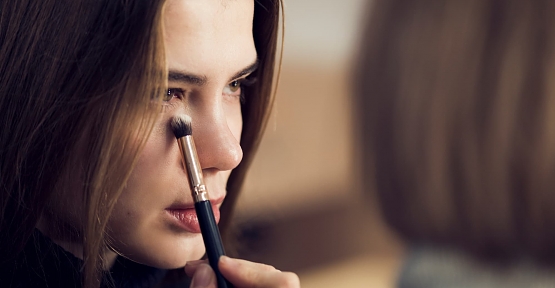 Göz Makyajında Eyeliner Kullanımı: Doğru Tercihler