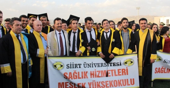 Siirt Üniversitesi 8. Mezuniyet Töreni Büyük Bir Coşku İle Kutlandı