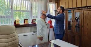 Siirt’in Yeni Müftüsü Şakir Pinal’a Cübbesini Bursa İl Müftüsü Giydirdi