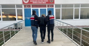 Siirt’te Jandarma Toplu Silah Ticareti Suçundan Aranan Şahsı Yakaladı