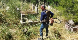 Siirt Belediyesi, Kurban Bayramı Öncesi Mezarlıklarda Temizlik Çalışması Başlattı