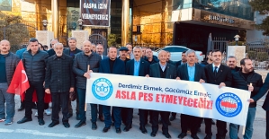 Siirt Belediyesi Önünde İşten Çıkarılan...