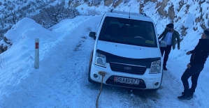 Eruh’ta Dereberistan Mevkiindeki Yol Buzlanma Nedeniyle Kapandı