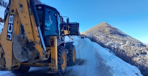 Siirt'te Köy Yollarında Tuzlama Çalışmasıyla Güvenli Ulaşım Sağlandı