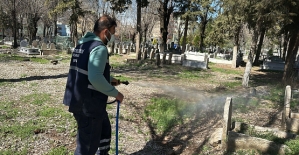 Siirt’te Şehir Mezarlıklarında İlaçlama, Temizlik ve Bakım Çalışmaları Başladı